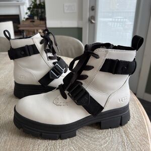 UGG Ashton Size 8.5 Women's Black and White Boots EUC